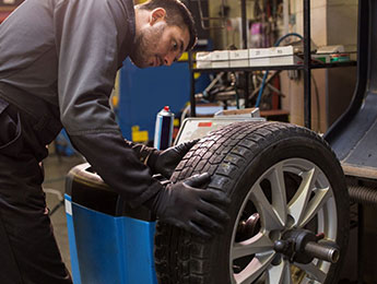 ¿Cuándo necesitas hacer el balanceo de neumáticos en tu automóvil?